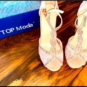 Top Moda Blush Heels Size 5